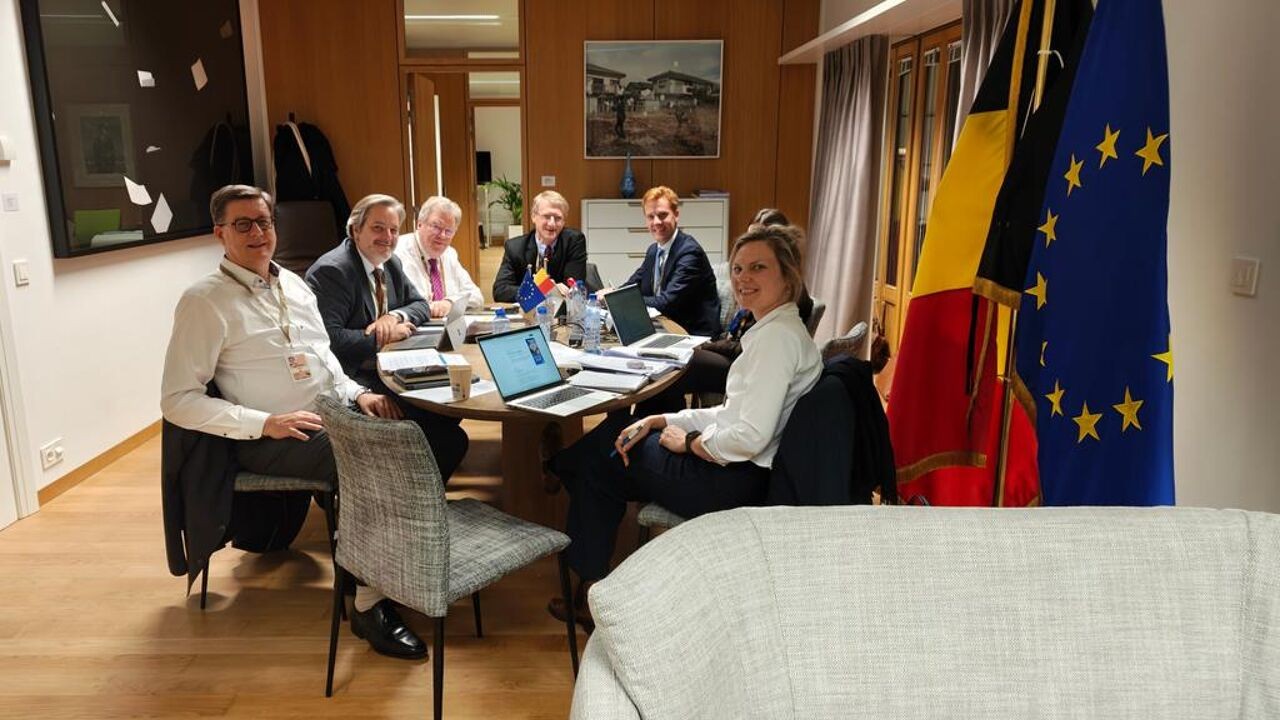 "Geen magie, maar hard werk achter de schermen": wie zat in de Belgische 'war room' van premier De Wever?