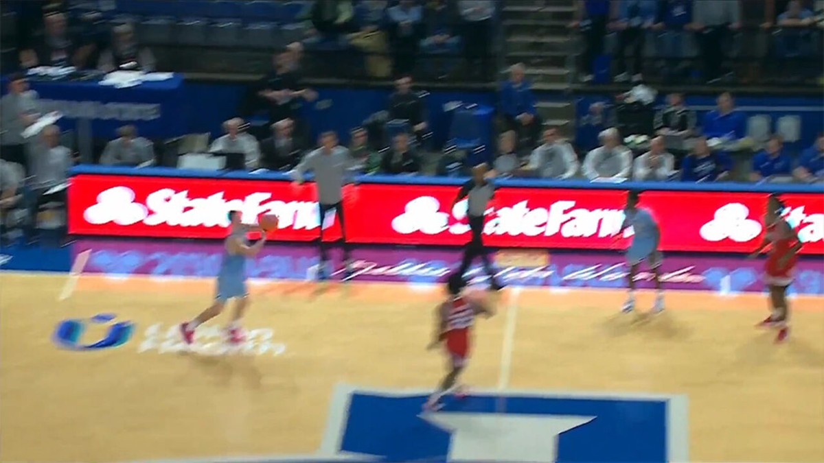 Een buzzer-beater vanaf de eigen helft: Belgian Lion Jo Van Buggenhout zorgt voor verlenging met geweldige driepunter