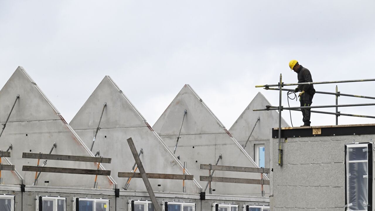 "Vergunningenrevolutie" moet bouwen in Vlaanderen makkelijker maken en in beroep gaan moeilijker: dit verandert er