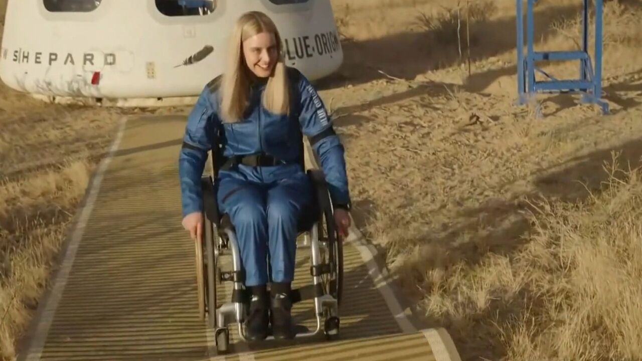 Blue Origin brengt eerste rolstoelgebruiker in de ruimte