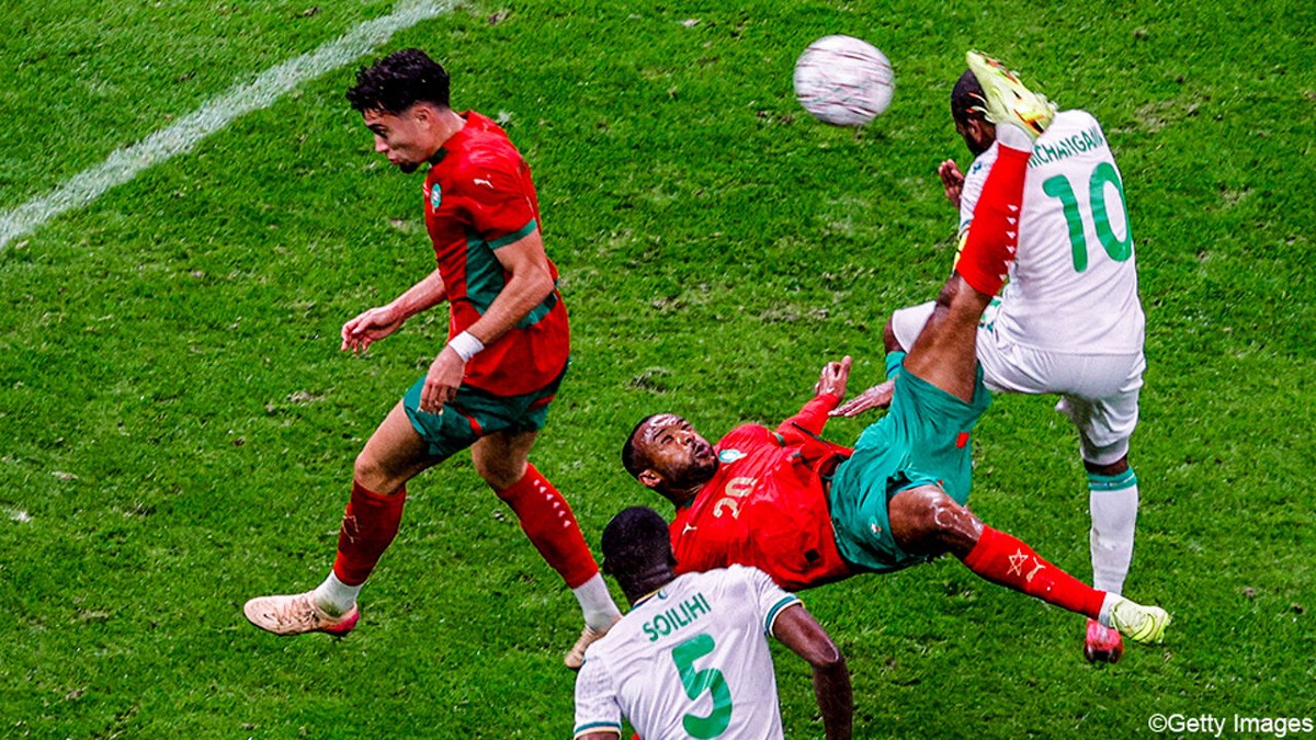 Een héérlijke omhaal om de Afrika Cup mee te openen: topfavoriet Marokko klopt de Comoren dankzij spectaculair doelpunt