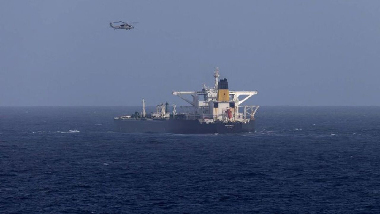 Aan boord gaan mislukte: VS zet nu achtervolging in op derde olietanker voor kust van Venezuela