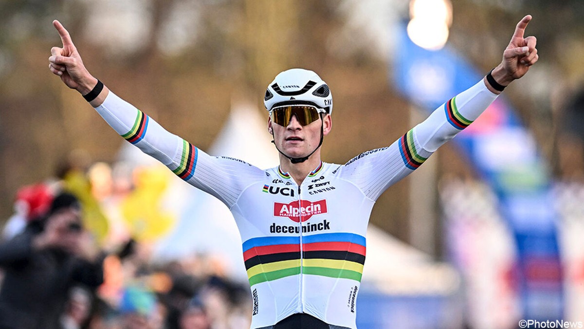Mathieu van der Poel moet zijn turbo één keer aanzetten richting nieuwe zandzege in Hofstade, Wout van Aert wordt 2e