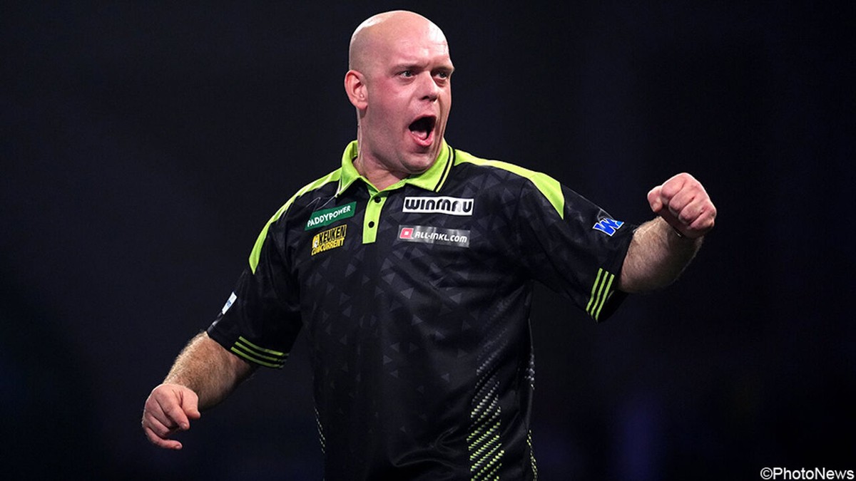 Van Gerwen deelt prikje uit na ontlopen van clash tussen ex-wereldkampioenen: "Tijd dat hij met pensioen gaat"