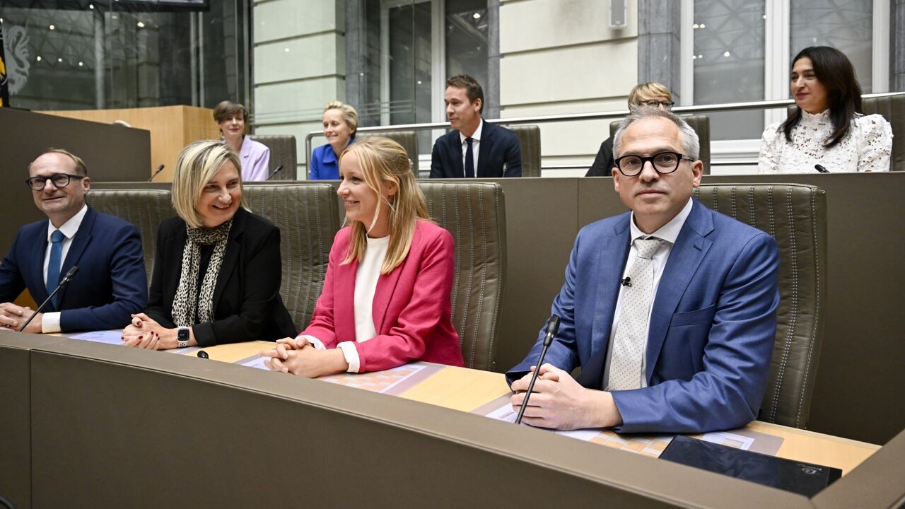 Vlaamse regering 'schrapt' woontoelage voor ministers, maar bedrag duikt weer op in nieuwe onkostenvergoeding