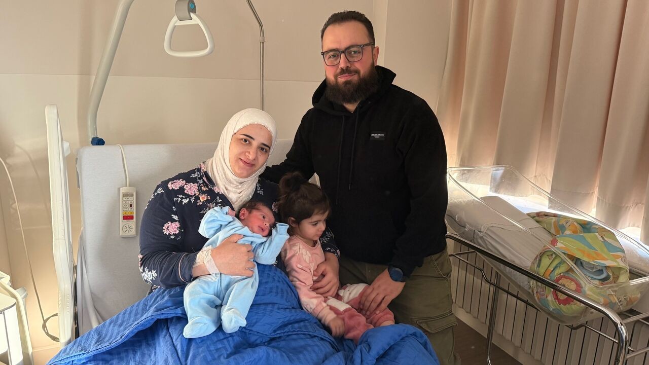 Mohamed is eerste kerstbaby in Antwerpse Ziekenhuis aan de Stroom: "Geen feestdag voor moslims, toch speciale datum"