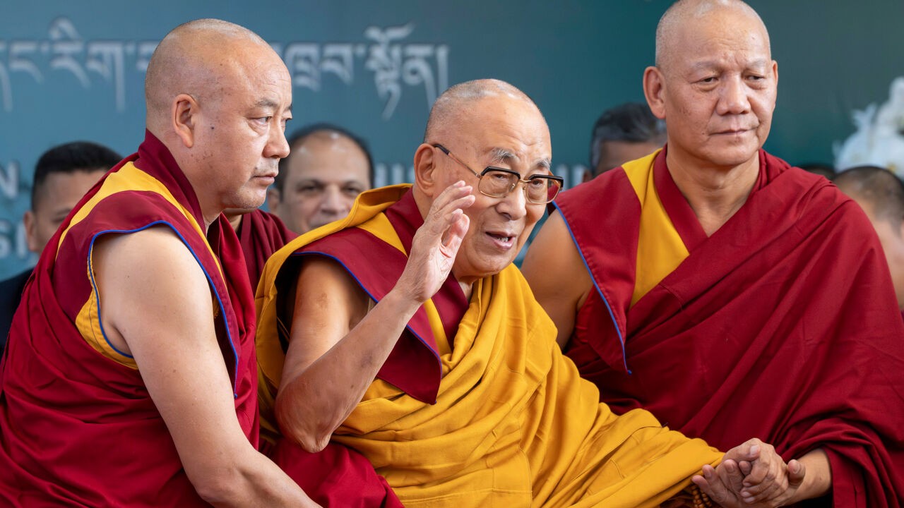 Wie kiest de volgende dalai lama: China of Tibet?