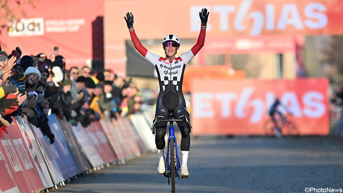 Nummer 10 op rij! Ongenaakbare Lucinda Brand vliegt ook in Gavere naar solozege