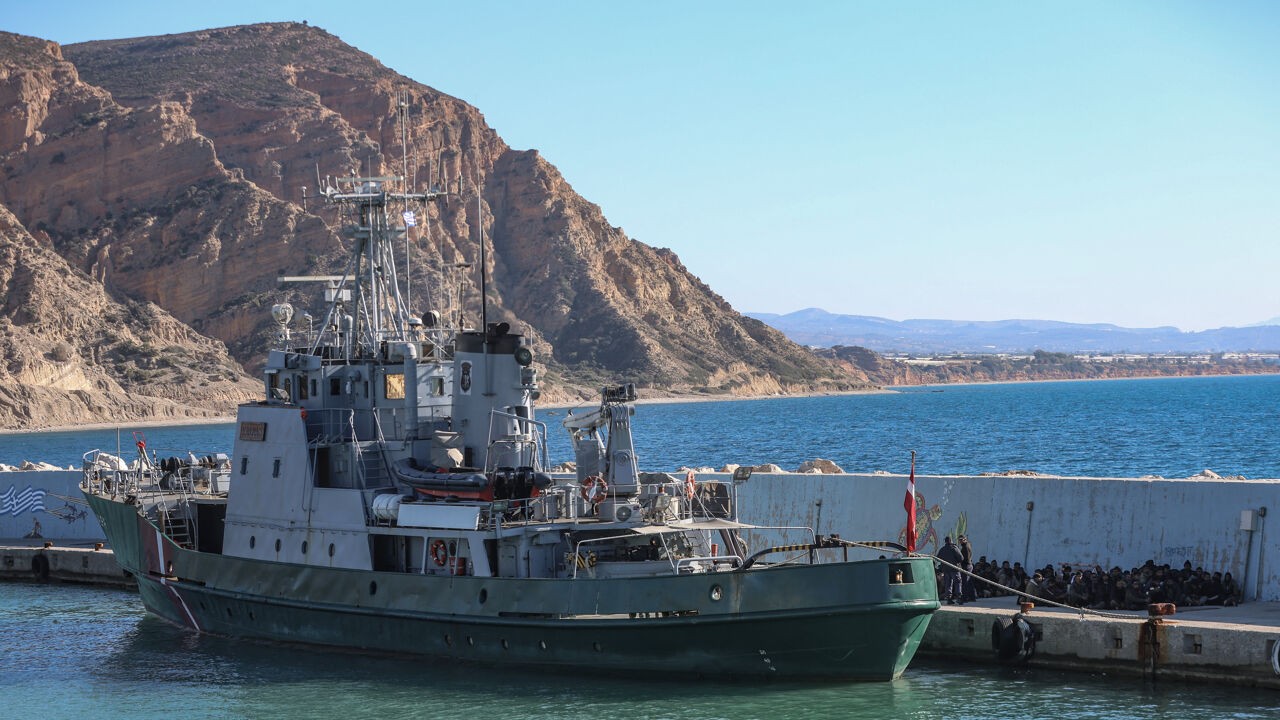 Griekse kustwacht redt bijna 400 migranten voor kust van Kreta