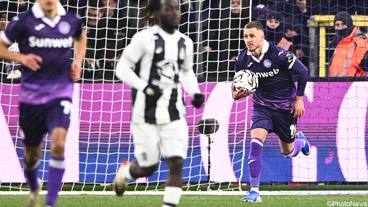 LIVE: Hazard brengt Anderlecht weer in de wedstrijd na dramatisch wedstrijdbegin voor paars-wit