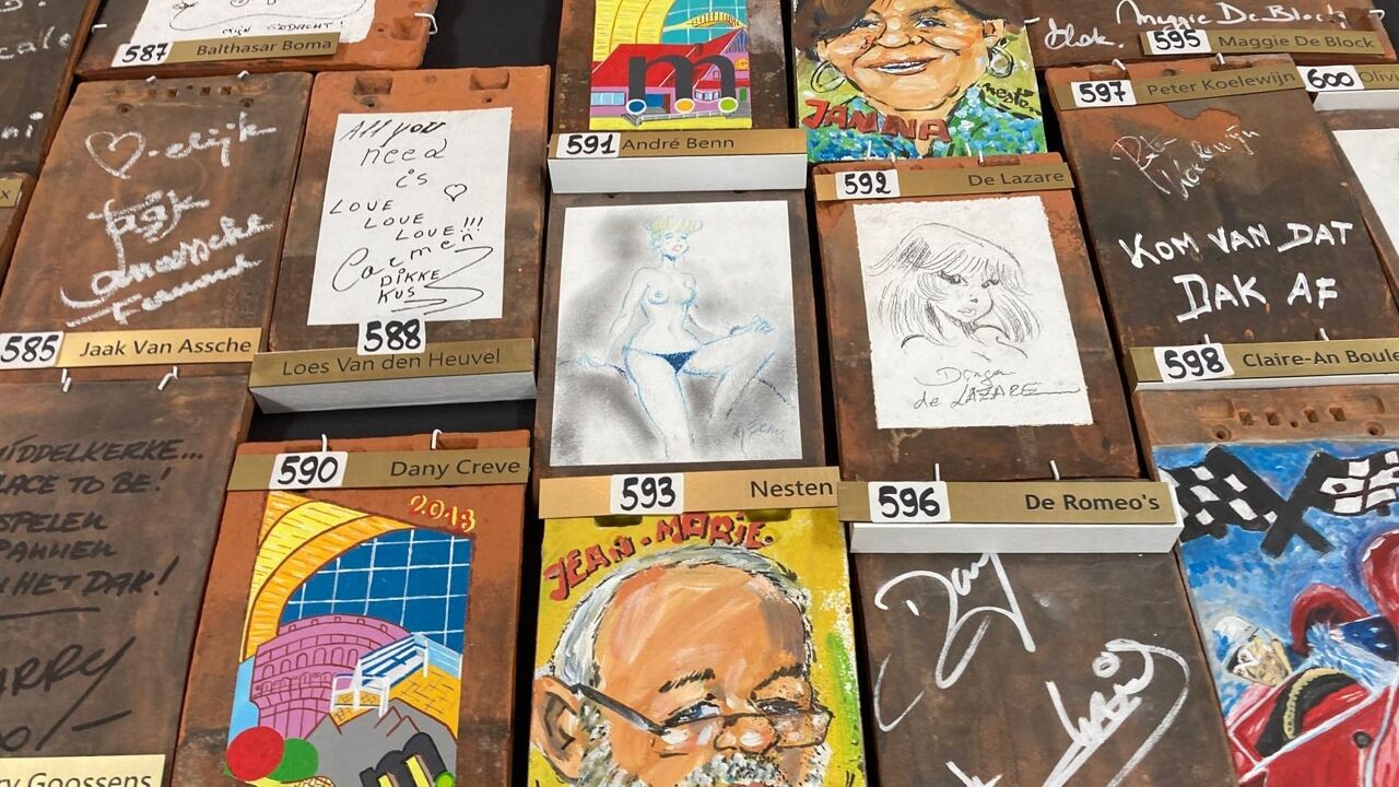 Gesigneerde tegels van oude casino Middelkerke geveild: Panamarenko brengt 5.100 euro op