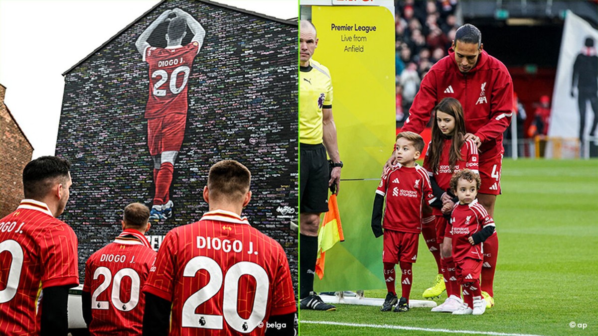 Emotioneel moment op Anfield: kinderen overleden Diogo Jota lopen mee het veld op (en spelen even met Van Dijk)