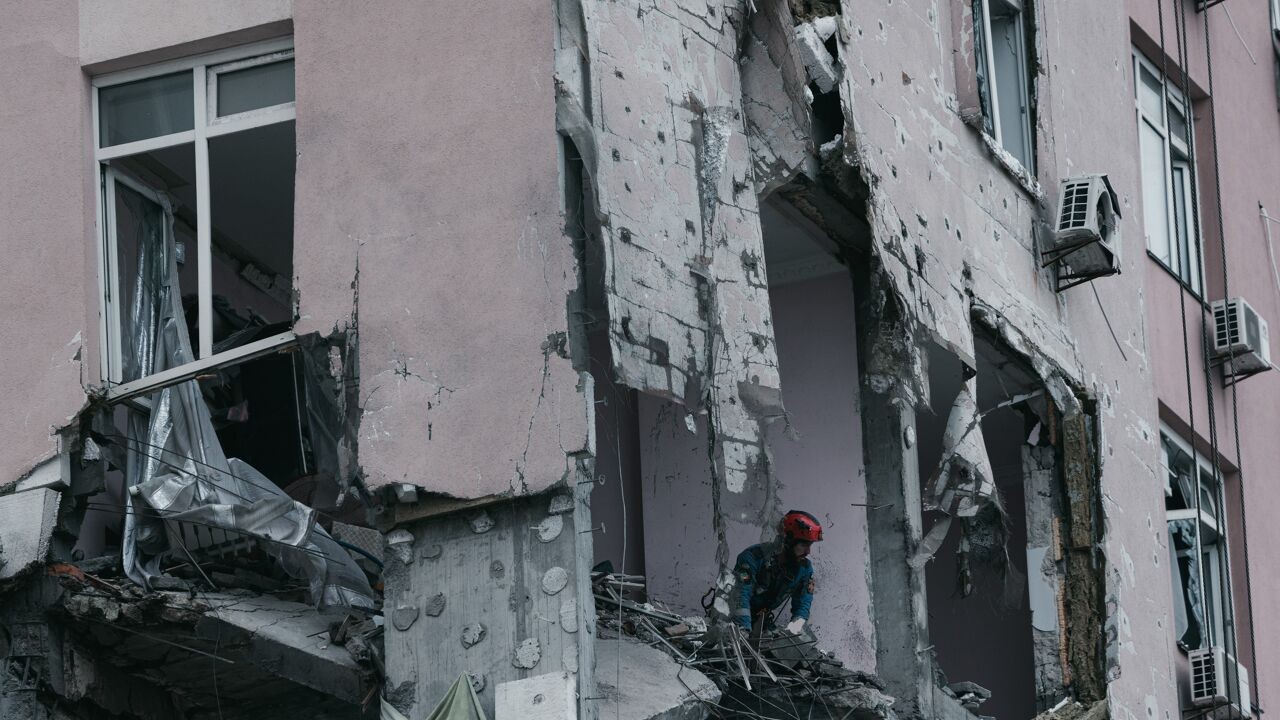 Grote luchtaanval op Kiev: eerste dode gemeld, veel gezinnen zonder stroom en verwarming