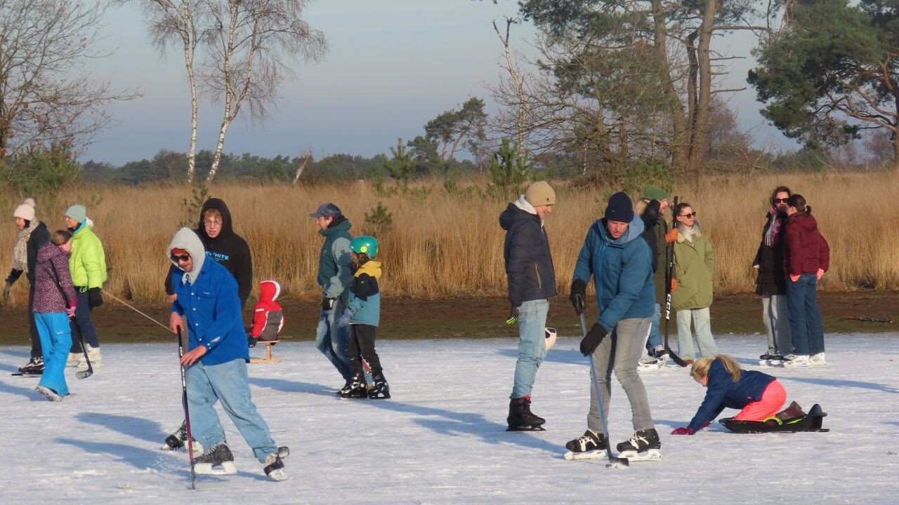 Schaatsen toegelaten op vennen Kalmthoutse Heide: "Genoeg ijs op Stappersven en klein deel Putse Moer"