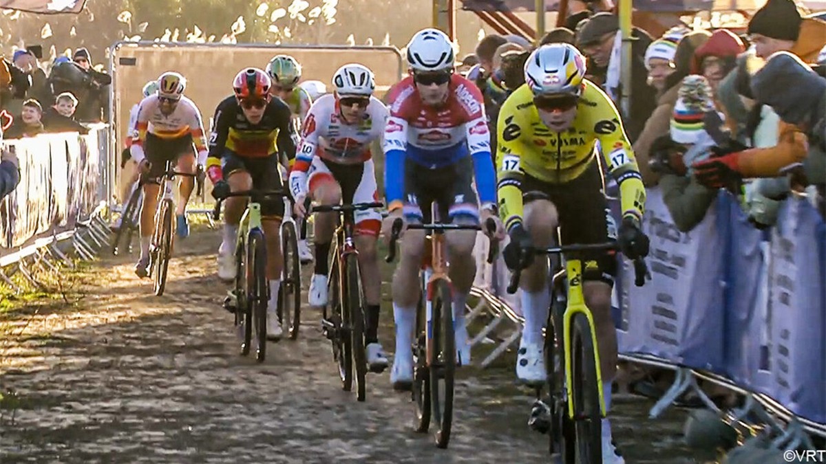 LIVESTREAM: Tibor Del Grosso keert meteen terug na lekke band, wie wint razend snelle cross in Dendermonde?