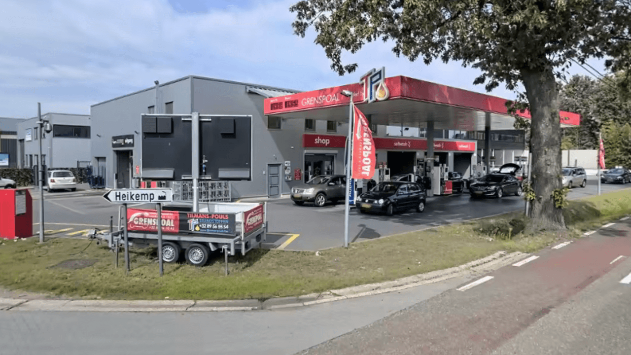 Tankstation in Kinrooi krijgt dagelijks tientallen telefoons over gereserveerd bedrag bij afrekening: "Al speciaal antwoordapparaat aangepast"