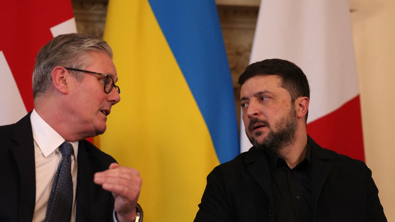 Zelensky heeft "uitgebreid" gesprek met Britse premier Starmer, ontmoeting met Trump gepland om 19u