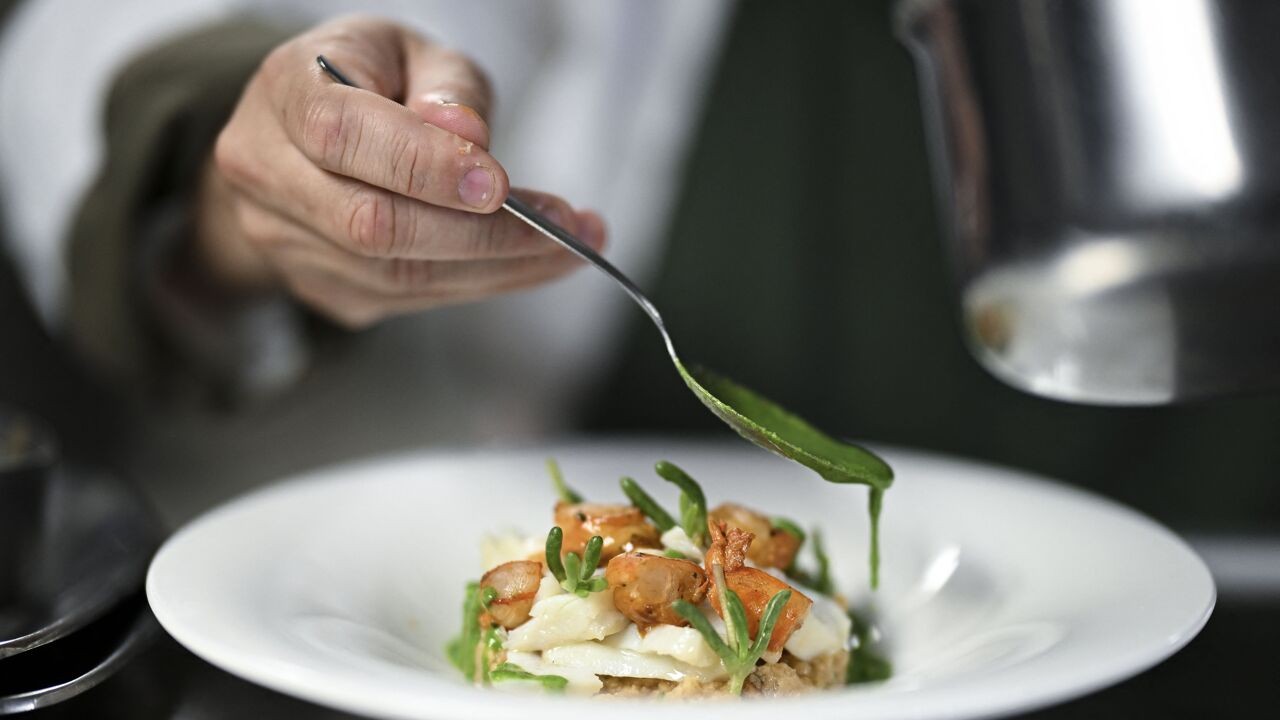 Tragische kerstavond in Italië: moeder en dochter overlijden aan mogelijke voedselvergiftiging na diner