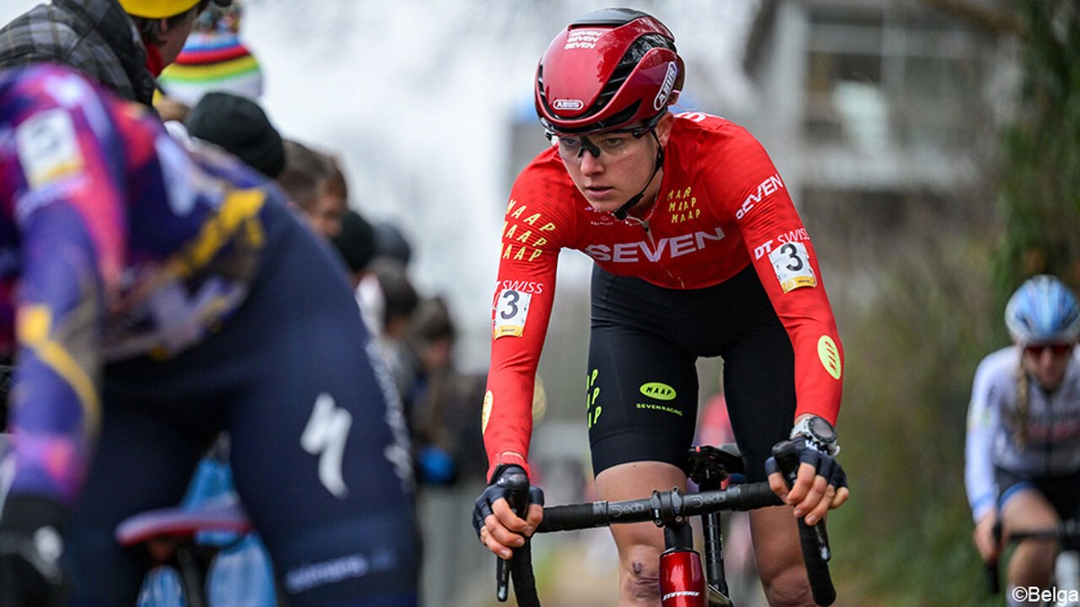 LIVESTREAM (18.15 uur): Wie slaat bij afwezigheid van veelvraat Lucinda Brand toe in avondcross van Diegem?