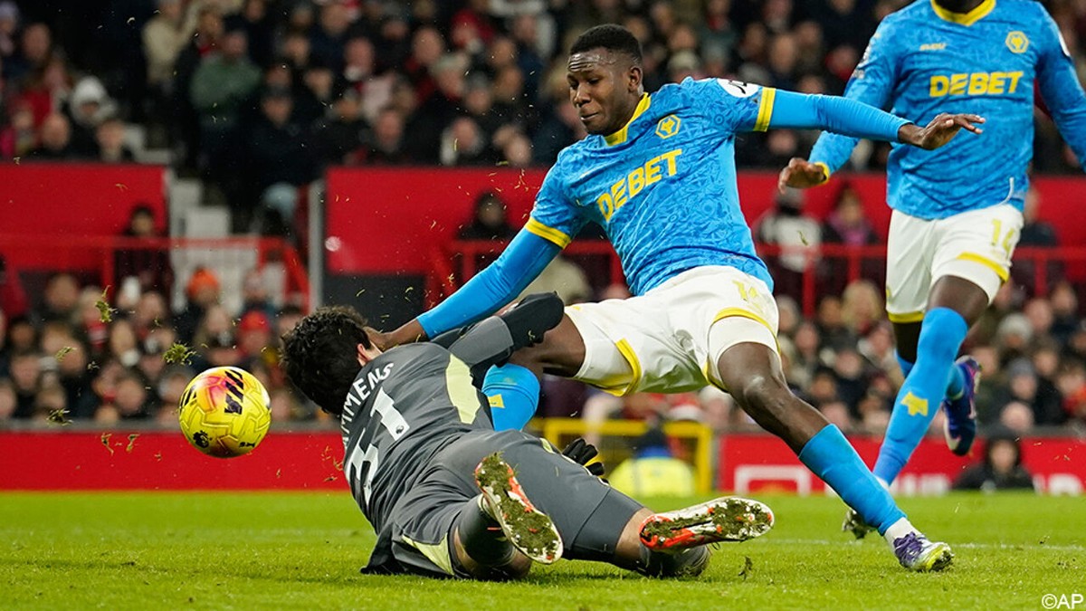 Geweldige dubbele save van Senne Lammens voorkomt schaamrood op de wangen bij United tegen hekkensluiter Wolves