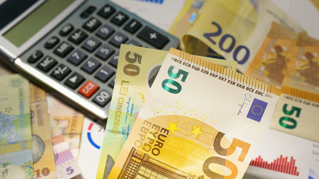 Beleggers verkopen massaal aandelen voor meerwaardebelasting ingaat: "Maar dat is niet verstandig"