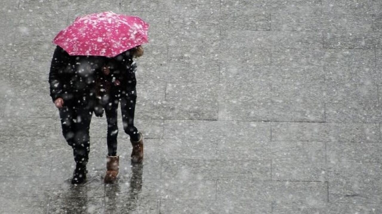 Let vanochtend op voor gladde wegen, vanaf nieuwjaarsdag wisselvallig met kans op sneeuw in de Ardennen
