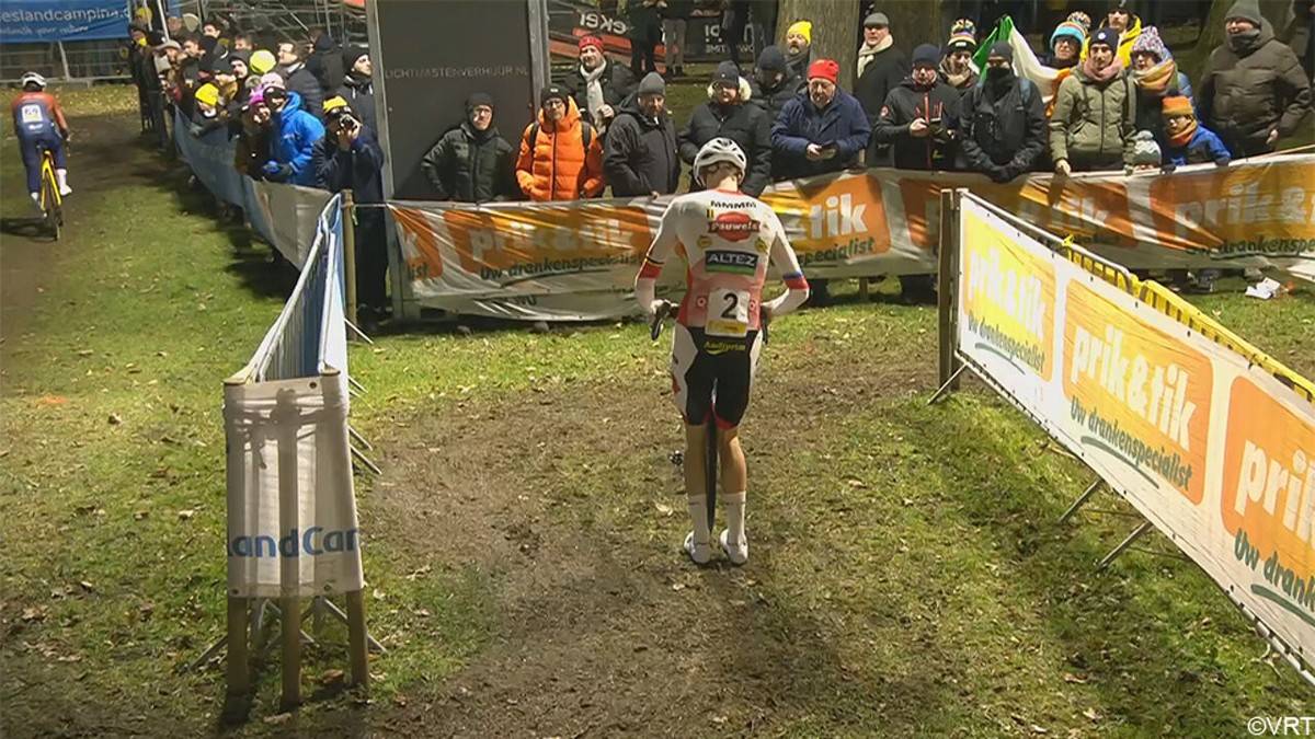 Massale valpartij ontsiert de start in Diegem, Michael Vanthourenhout is het grootste slachtoffer