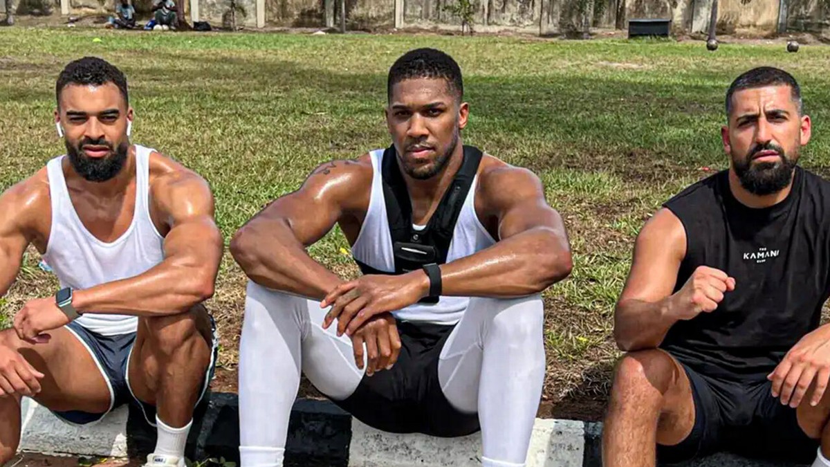 Anthony Joshua verliest 2 boezemvrienden bij fatale crash, waarin hij zelf aan dood ontsnapte: "Emotionele impact enorm"