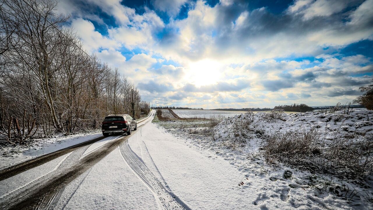 Opgepast voor gladde ochtendspits, vandaag opnieuw sneeuwbuien verwacht