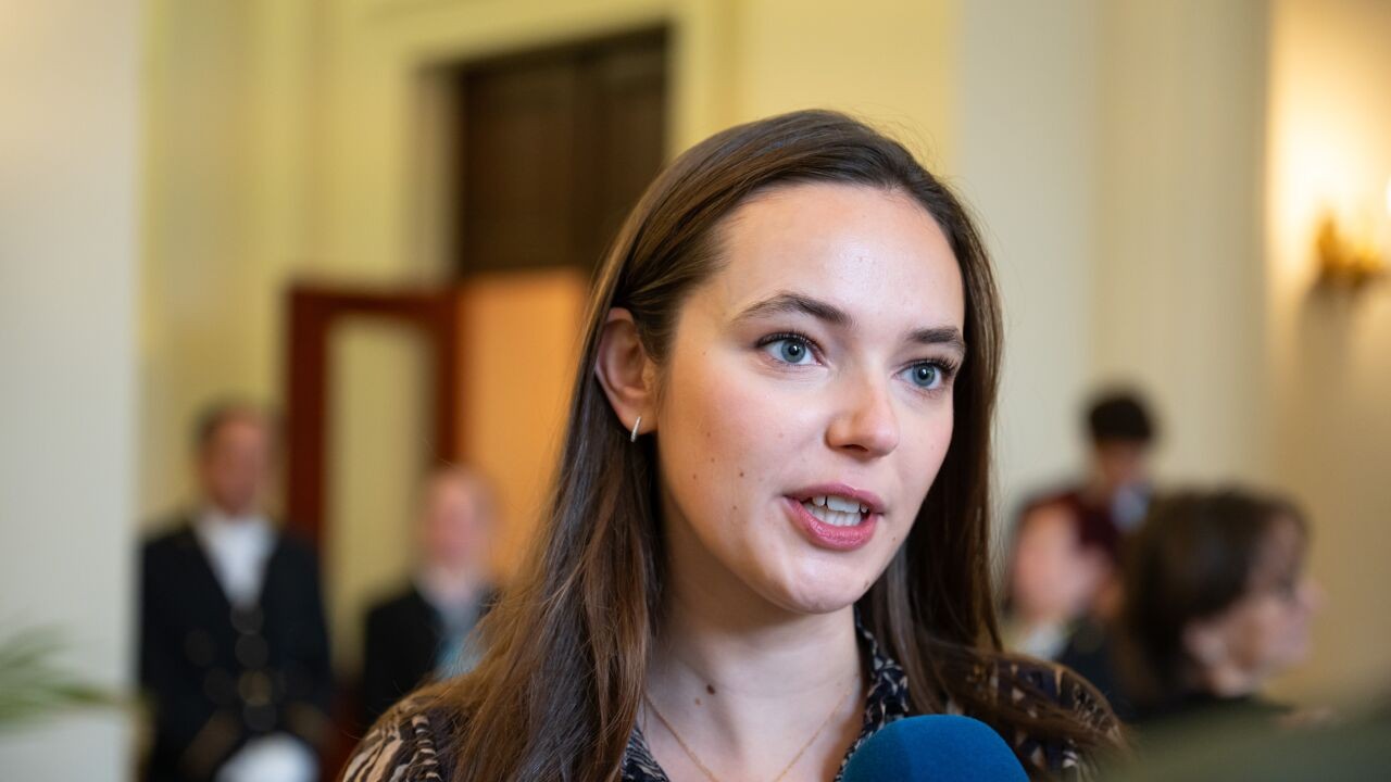 Minister Simonet krijgt vraag van mutualiteit of ze recht heeft op verhoogde tegemoetkoming: hoe kan dat?