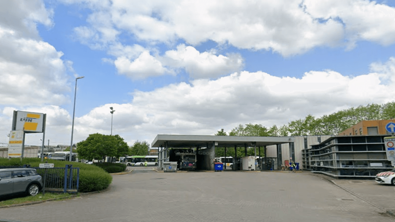 Buschauffeur De Lijn in gezicht geslagen tijdens rit in Kortrijk, collega's staken spontaan