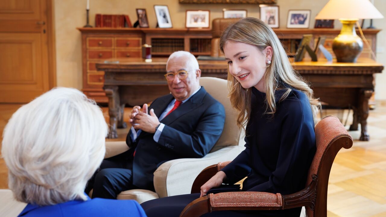 Prinses Elisabeth zet nieuwe stap als toekomstig staatshoofd en neemt voor het eerst deel aan koninklijke audiënties