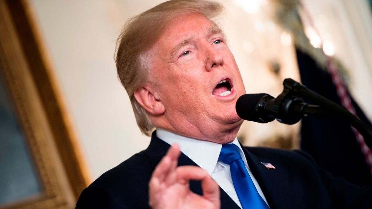 Trump legt 25 procent invoerheffing op aan landen die zakendoen met Iran, "Zeker 648 doden bij protesten"