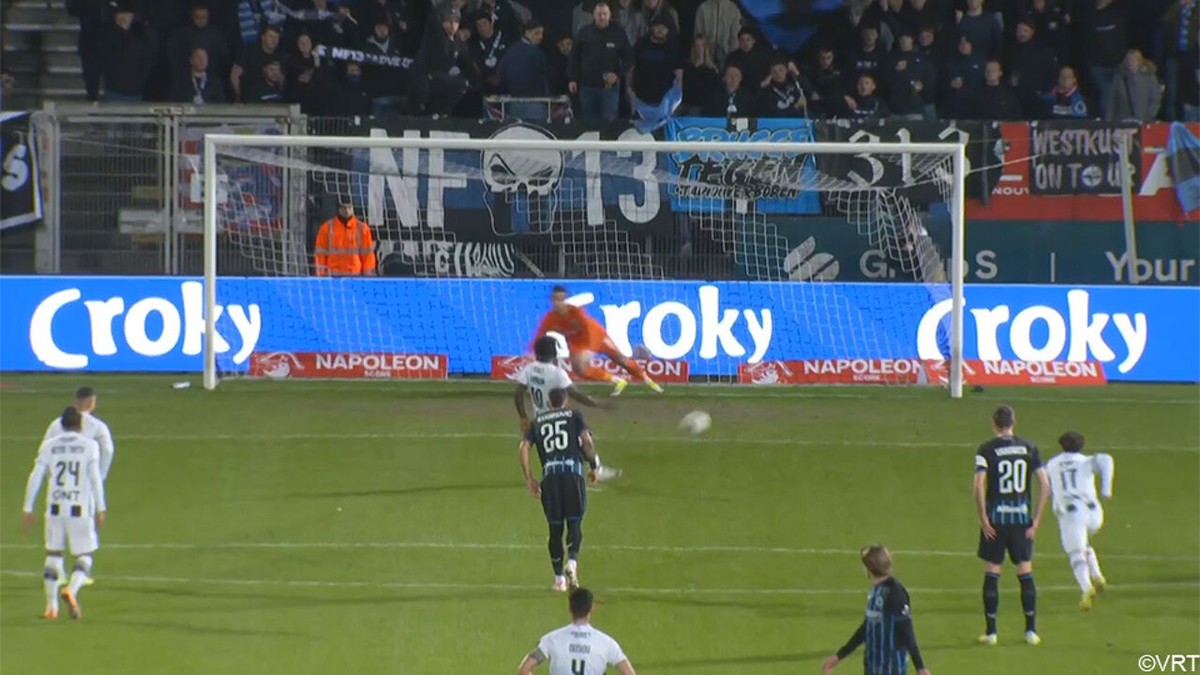 LIVE: Club Brugge moet aan de bak! Na mistasten in de defensie kan Charleroi een strafschop verzilveren