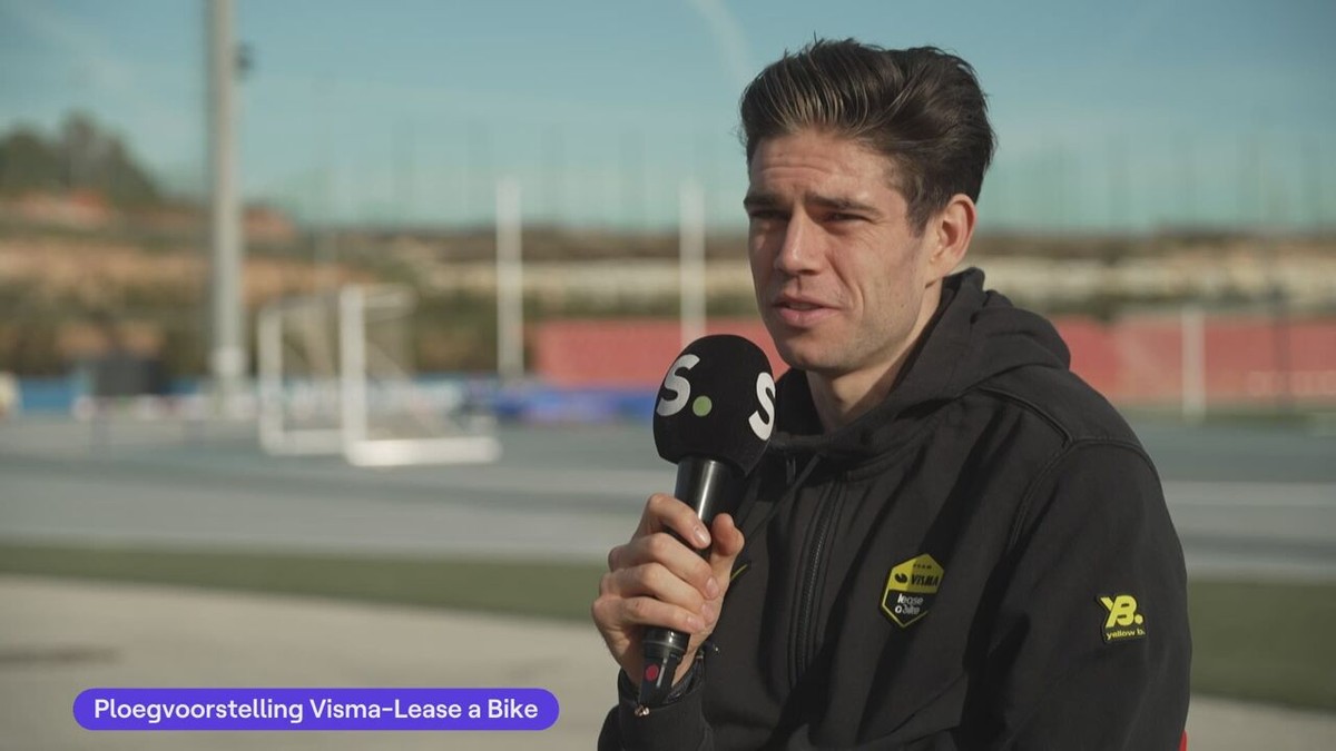 Wout van Aert spreekt op ploegvoorstelling Visma-Lease a Bike: "Hoop dat ik dit niet als excuus moet inroepen na Roubaix"