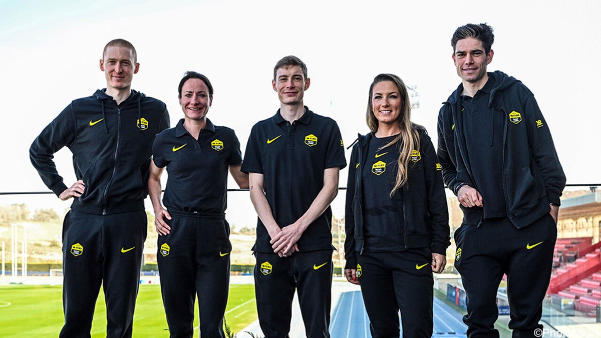 Visma-Lease a Bike wil "een monument, de Giro en de Tour winnen", Van Aert: "Enkelblessure ziet er erger uit dan het is"