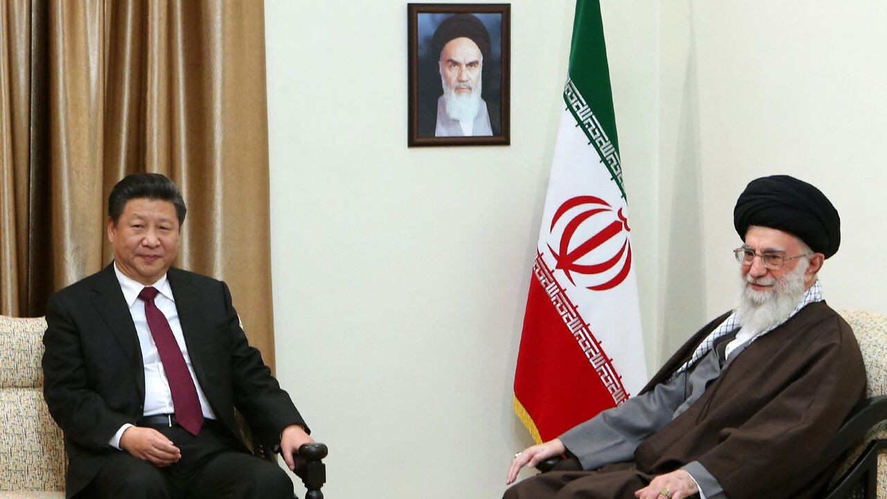 Waarom China stil blijft terwijl bondgenoot Iran in brand staat