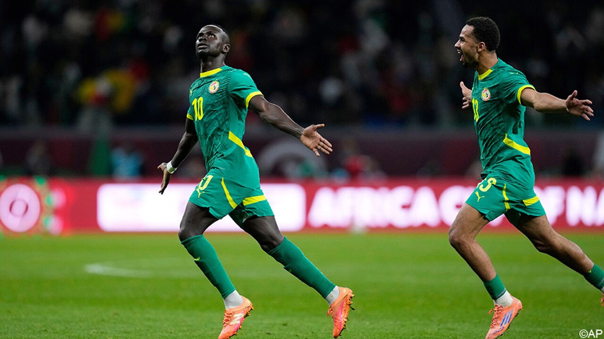 Sadio Mané knikkert ex-ploegmaat Mo Salah en Egypte uit Afrika Cup en bezorgt Senegal finaleplaats