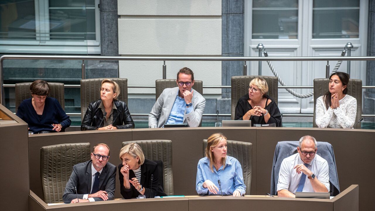 Vlaams Parlement voelt regering aan de tand over subsidierelletjes, professor: "Niet zo proper in tijden van besparingen"