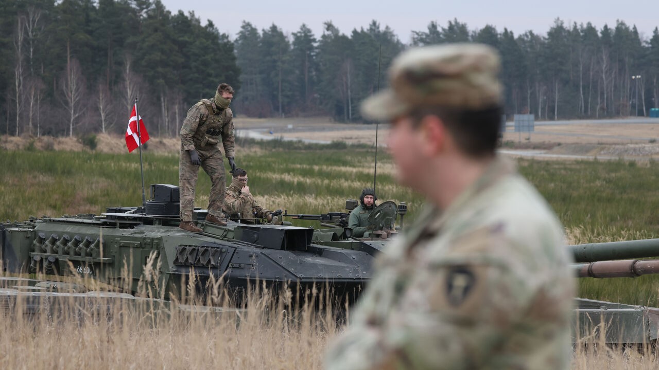 Denemarken gaat "militaire aanwezigheid in Groenland versterken" en vraagt meer NAVO-oefeningen in Noordpoolgebied