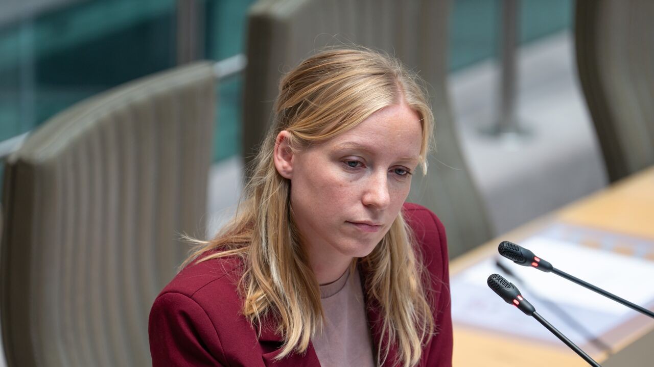 Man van minister Depraetere geeft "internettrollen" lik op stuk na aankondiging vervroegd zwangerschapsverlof: "Stress is grote boosdoener"