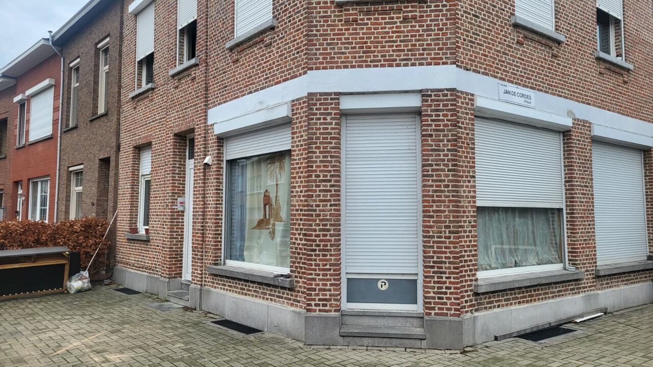 Jongen (12) in levensgevaar gevonden in kelder in Deurne, parket voert onderzoek