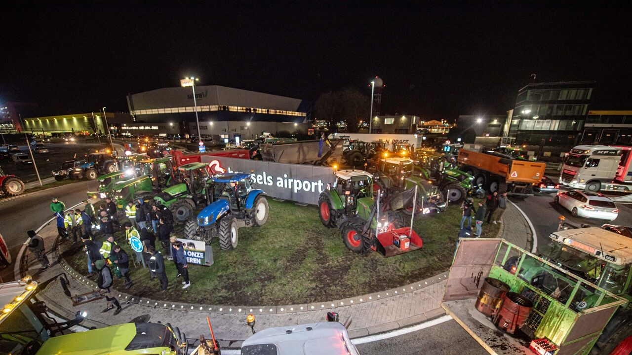Landbouwers blokkeren alweer rondpunt in cargozone van Brussels Airport