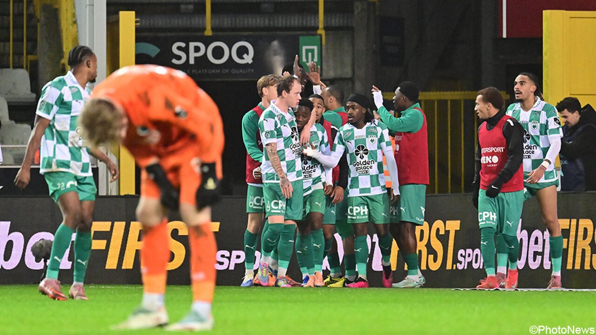 Nieuwe domper voor Club Brugge: blauw-zwart geeft na rode kaart 2-0-bonus uit handen en verliest tegen La Louvière