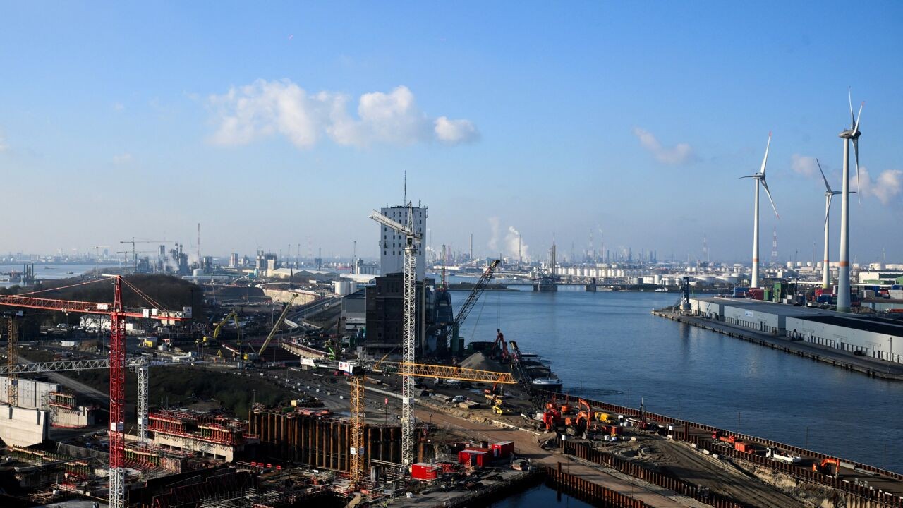 "Antwerpen blijft verweesd achter nu miljardenproject voor plasticfabriek naar China trekt: "We lopen honderden jobs mis"