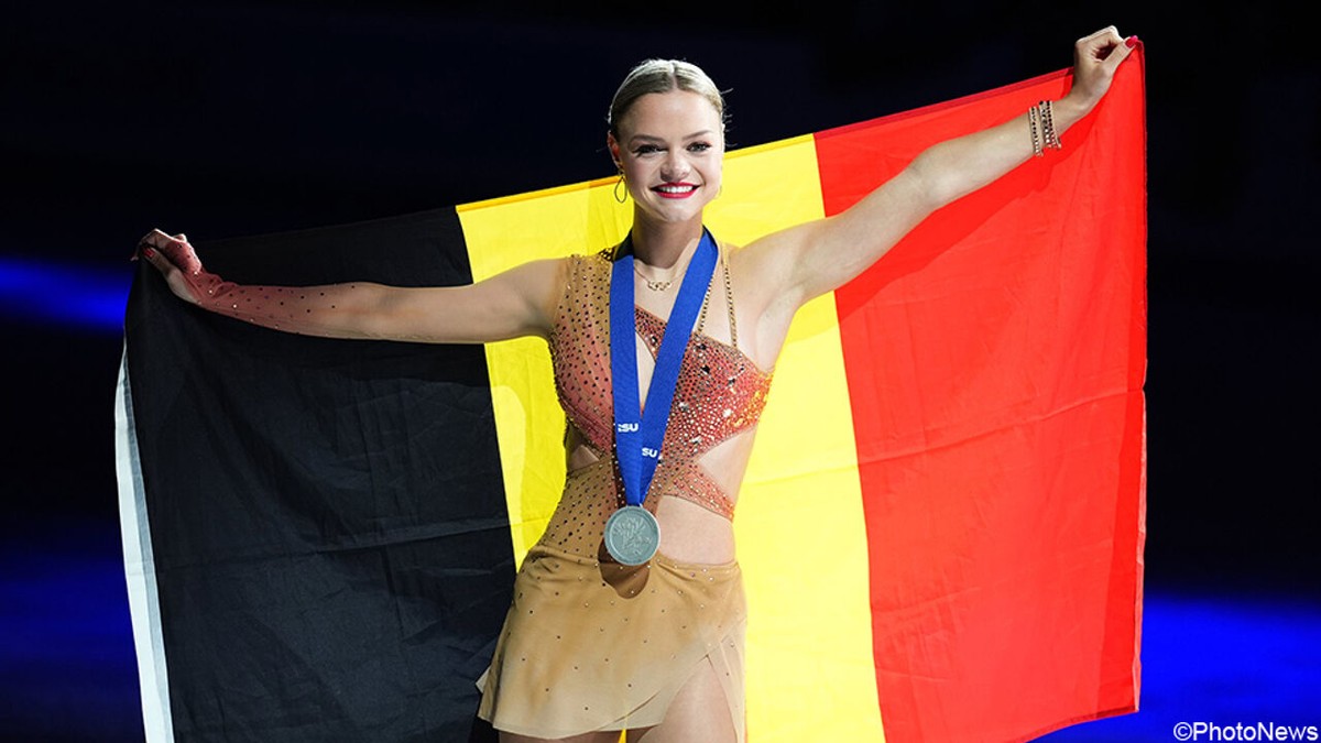 Loena Hendrickx bekroont comeback met EK-zilver, Nina Pinzarrone valt nog net van het podium na mindere vrije kür