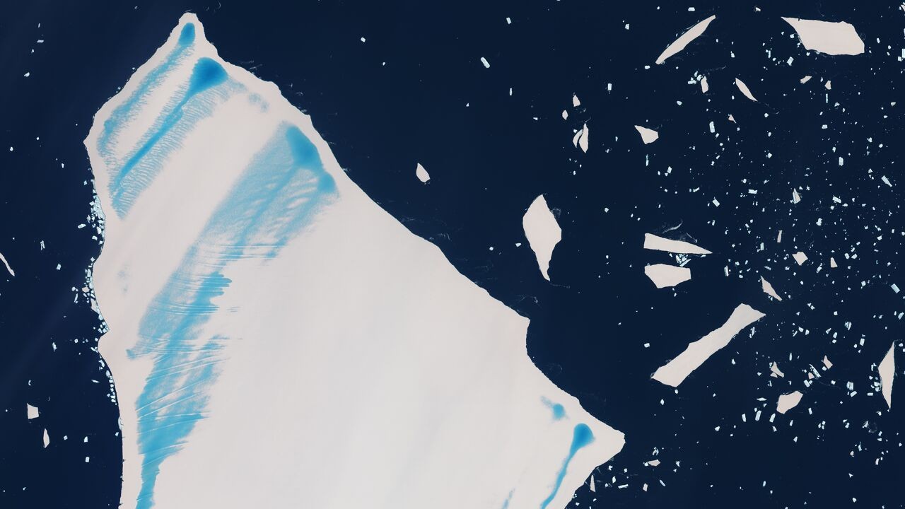 Na reis van 40 jaar over 2.000 kilometer: ooit grootste ijsberg van de wereld staat op het punt te vergaan