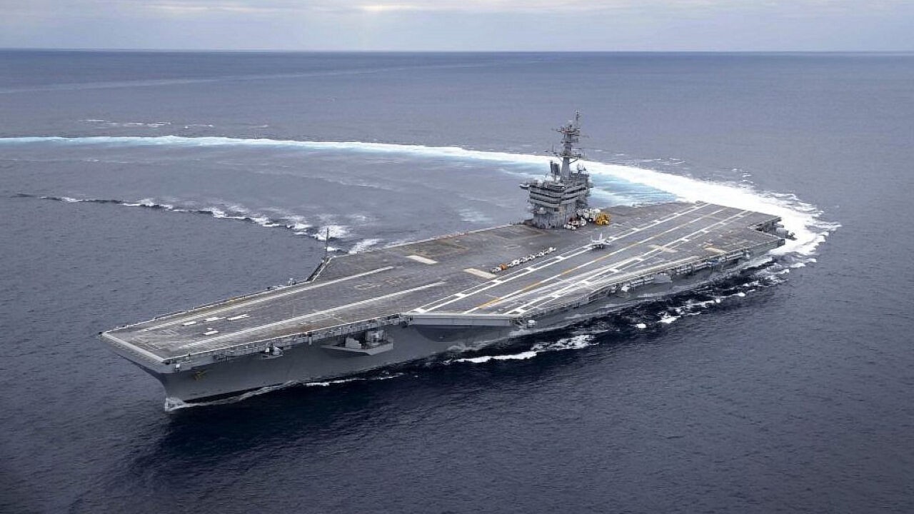 Amerikaans vliegdekschip USS Abraham Lincoln en torpedojagers zetten koers richting Iran