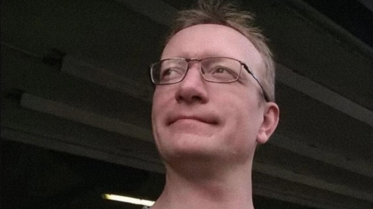 Belgisch-Russische Mikhail staat terecht voor landverraad na bezoek aan zieke vader in Rusland