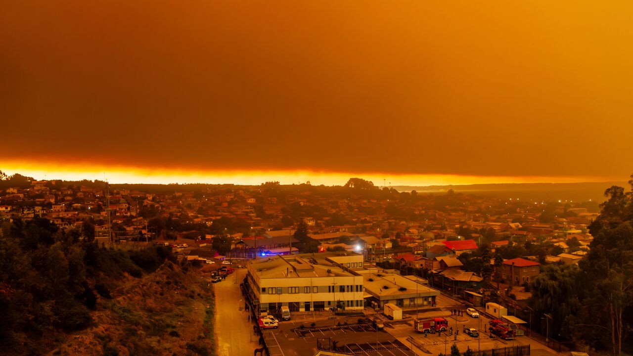 Noodtoestand afgekondigd in verschillende regio's in Chili door bosbranden: 15 doden en 50.000 mensen geëvacueerd